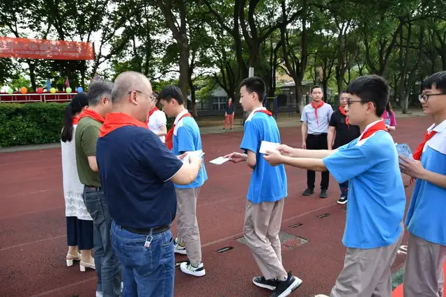 童心向党，我是红色基因传承人——记七年级欢庆六一、八年级离队建团仪式暨十四岁集体生日