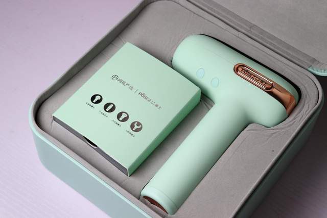 健身女孩都离不开的马卡龙绿甫士迷你筋膜枪