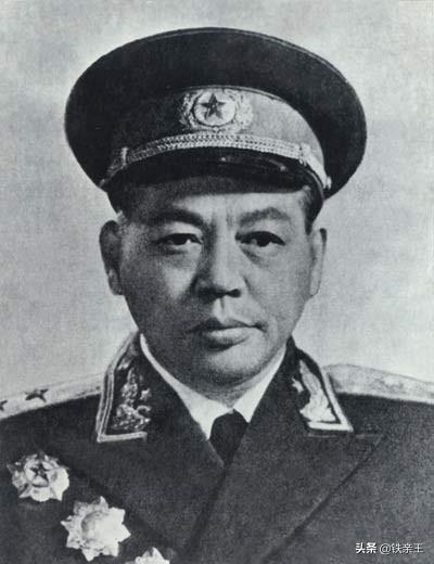 谭甫仁:1928年1月,他在国军第27师当兵.