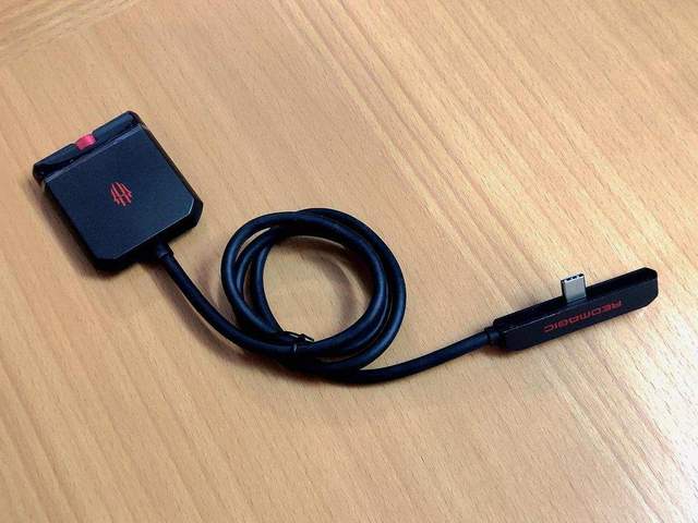 手机一个接口不够用，红魔手机拓展坞来帮你