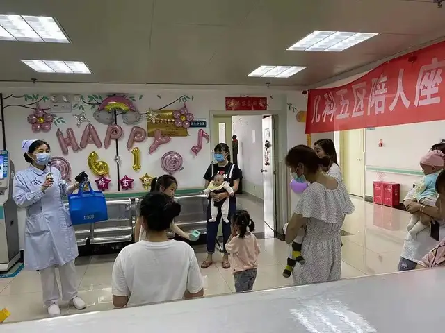 【我为群众办实事】“志愿红”携手“小患者”，这个“六•一”不一样