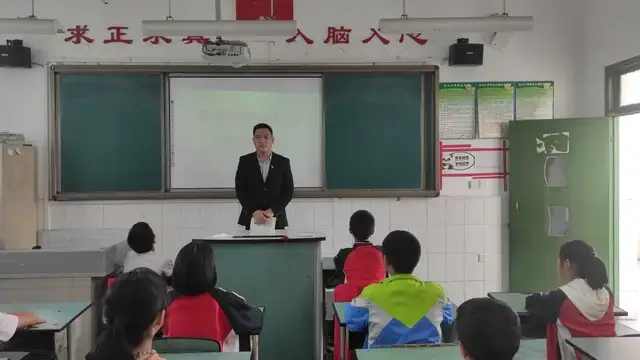 「合小党建」党员爸爸讲党史 红色教育进课堂