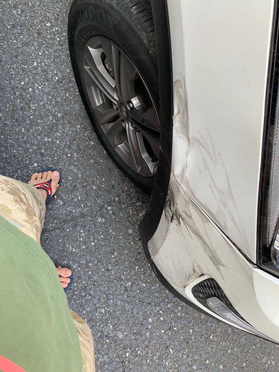 网友:今天早上出门,不小心剐蹭了一台保时捷卡宴的左后门,司机