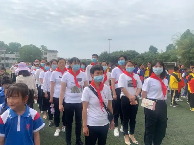 双流区黄龙溪学校「红领巾心向党 」一年级第一批少先队员入队仪式