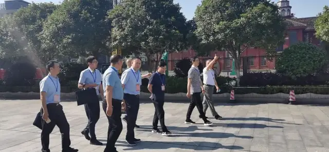 周全护考 ——省教育厅副厅长王仁祥来市一中考点视察