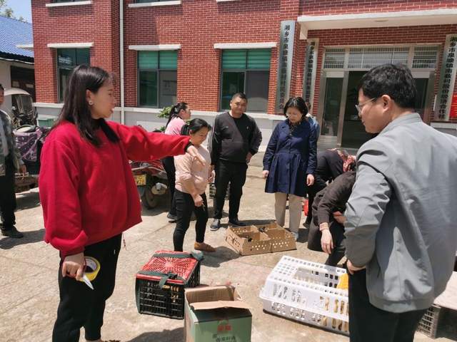 我为群众办实事｜湘机中学走访慰问贫困户 助力乡村振兴