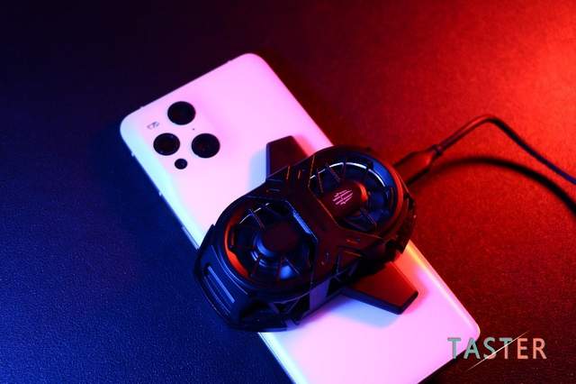 红魔双核散热背夹体验：别人家的是风扇，我家的是空调