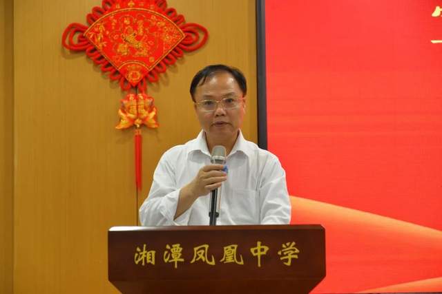 立足校本研修 助力教师成长 —记湘潭凤凰中学2021年青蓝工程青年教师汇报课