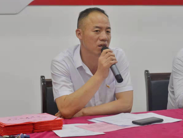 湘潭凤凰中学“两优一先”表彰大会暨党建指导员陈小年同志送党课活动