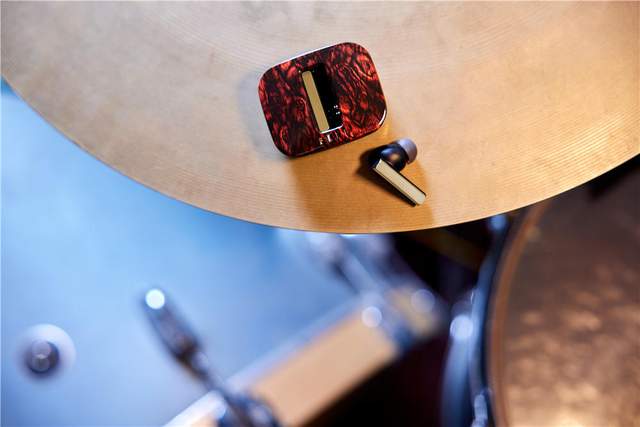 随着雷军的“超大杯”问世，FIIL耳机也迎来了它的“超大杯”