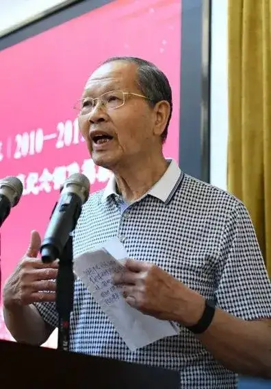 湘潭市中心医院举行《湘潭市中心医院志（2010—2019）》、《何志襄传》首发暨何志襄纪念铜像揭幕仪式