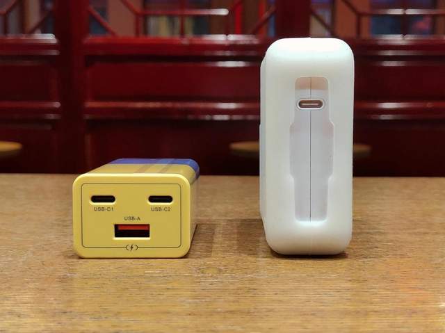 氘锋65W三口GaN充电器（小黄人版）超萌颜值，iPhone 13充电首选