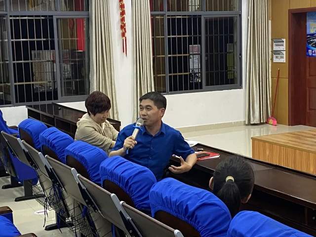 立足校本研修 助力教师成长 —记湘潭凤凰中学2021年青蓝工程青年教师汇报课