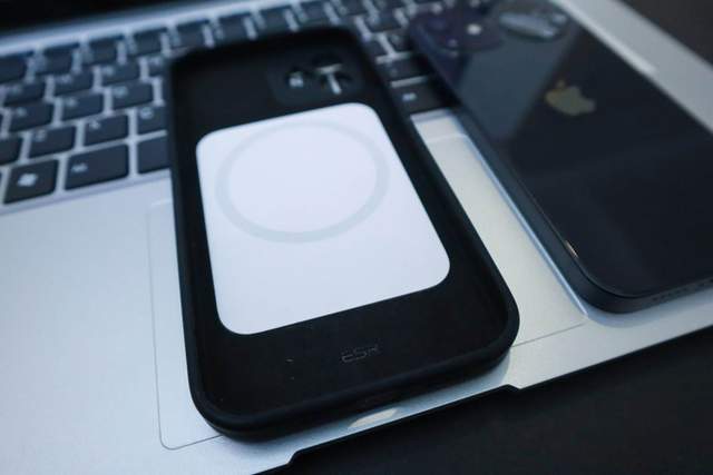 用了半个月才敢来评价这款ESR亿色悦色MFM磁吸手机壳