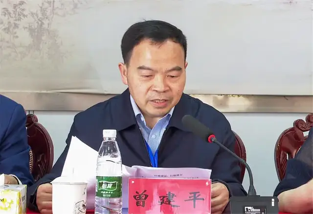 今天，为TA们喝彩！明天，惟奋斗者进！