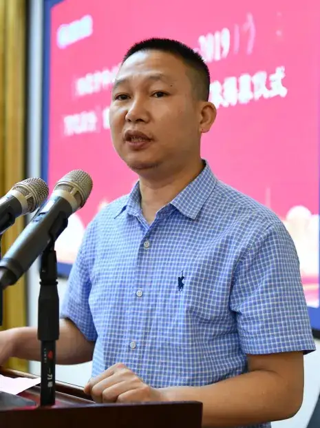 湘潭市中心医院举行《湘潭市中心医院志（2010—2019）》、《何志襄传》首发暨何志襄纪念铜像揭幕仪式
