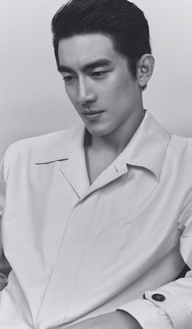 林更新现再咖位跌得很厉害,他现在比较惨,疫情期间投资亏了一大笔