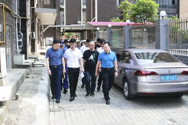 筑牢安全防火墙 李建华带队开展高温季节消防安全检查