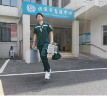 颜值爆表，技能开挂 | 以节日的名义给患者最暖的守护