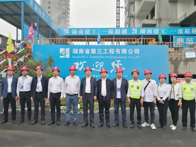 艰难方显勇毅 磨砺始得玉成
