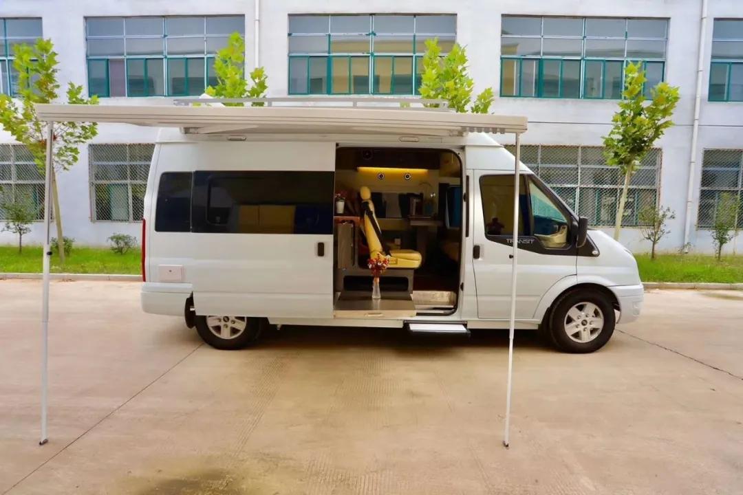 飞翔房车-福特新全顺b型,国六排放,24小时热水 车身外部厨