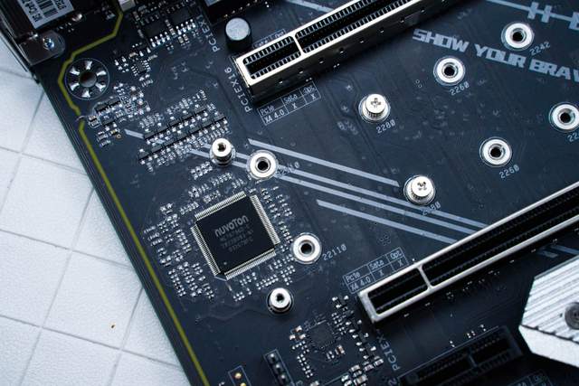 铭瑄Z590电竞之心，性能稳定，性价比高