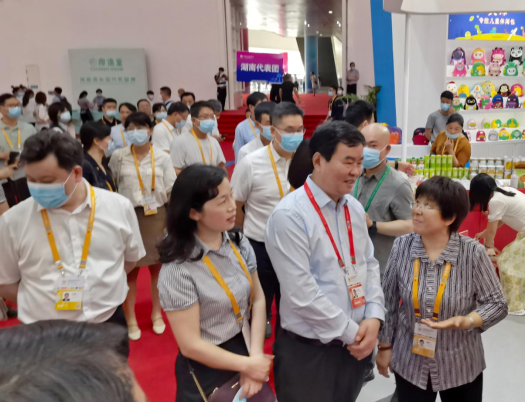 湘潭县商务局：组织企业参加首届中国国际消费品博览会