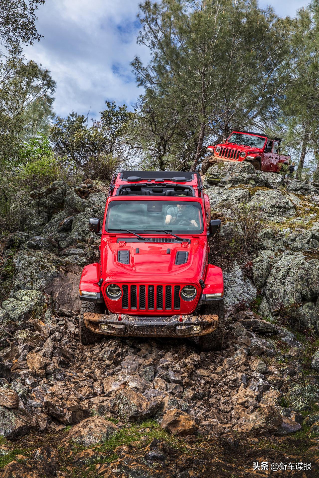 jeep牧马人皮卡版音译中文名角斗士红色越野版实车官图发布