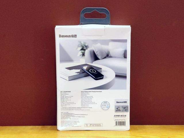 倍思磁吸无线快充移动电源：自带MagSafe，一个同时充仨