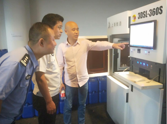 为企业发展助力护航 ——市公安局负责人走访“数造湖南”
