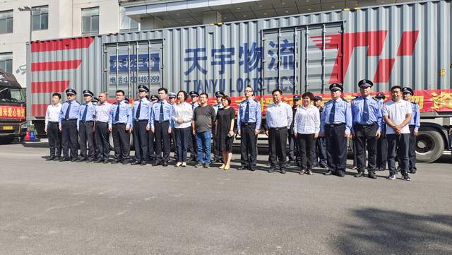 河南省公安厅携爱心企业向西华人民献爱心