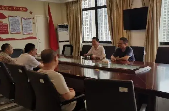 湘潭市住建局“七一”走访慰问老党员和困难党员