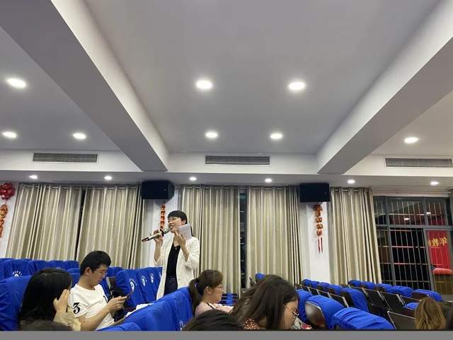 立足校本研修 助力教师成长 —记湘潭凤凰中学2021年青蓝工程青年教师汇报课
