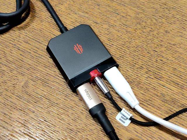 手机一个接口不够用，红魔手机拓展坞来帮你