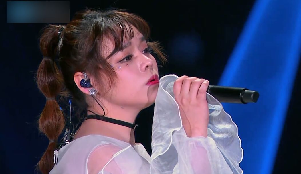 黄霄云16岁通过好声音走红,6年后成小导师引起热议 - 114知识网