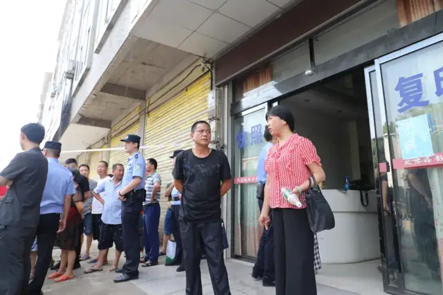 湘潭县法院为民办实事：冒酷暑 战高温 强制腾房促执结