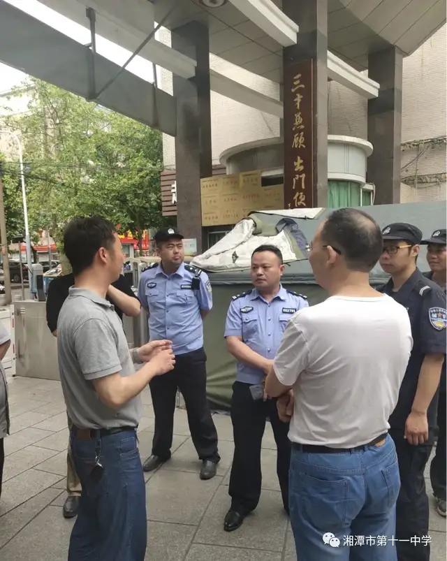 湘潭市十一中举行防恐处突培训演练