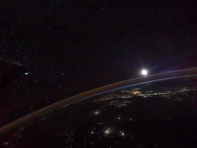 中华晚报|航天员的中秋礼物 警方回应宠物盲盒被弃