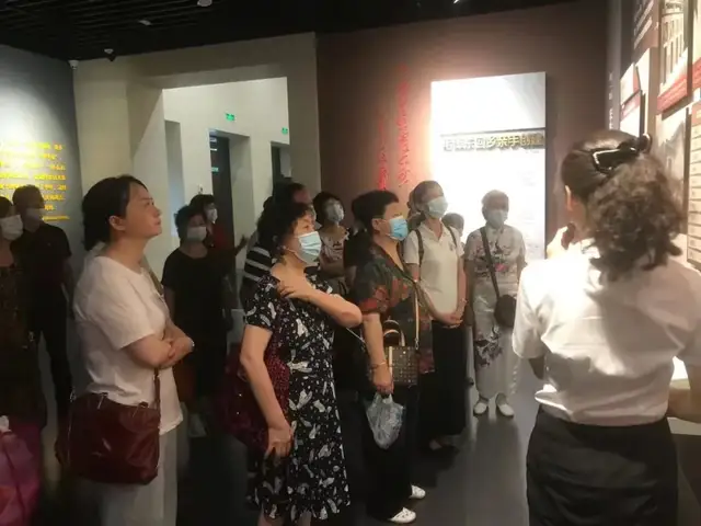湘潭市二中开展“学史崇德—退休不褪色，永葆红色心”主题党日活动