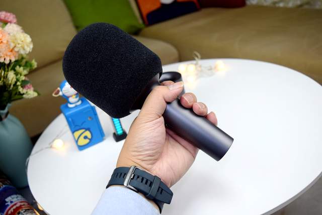 米家K歌麦克风：把KTV随身携带，不仅能唱还能听