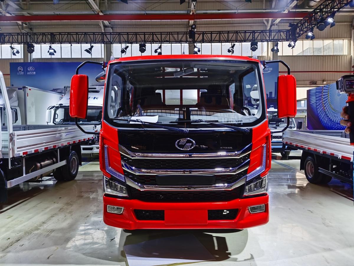 上汽跃进发布最新快运h300双排轻卡,国六排放 amt 新内