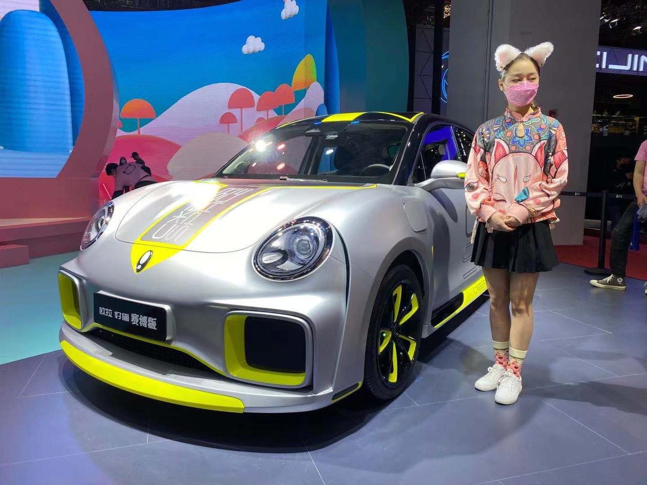 欧拉好猫赛博版看一看…这外观还是挺高调的 车头像不像911