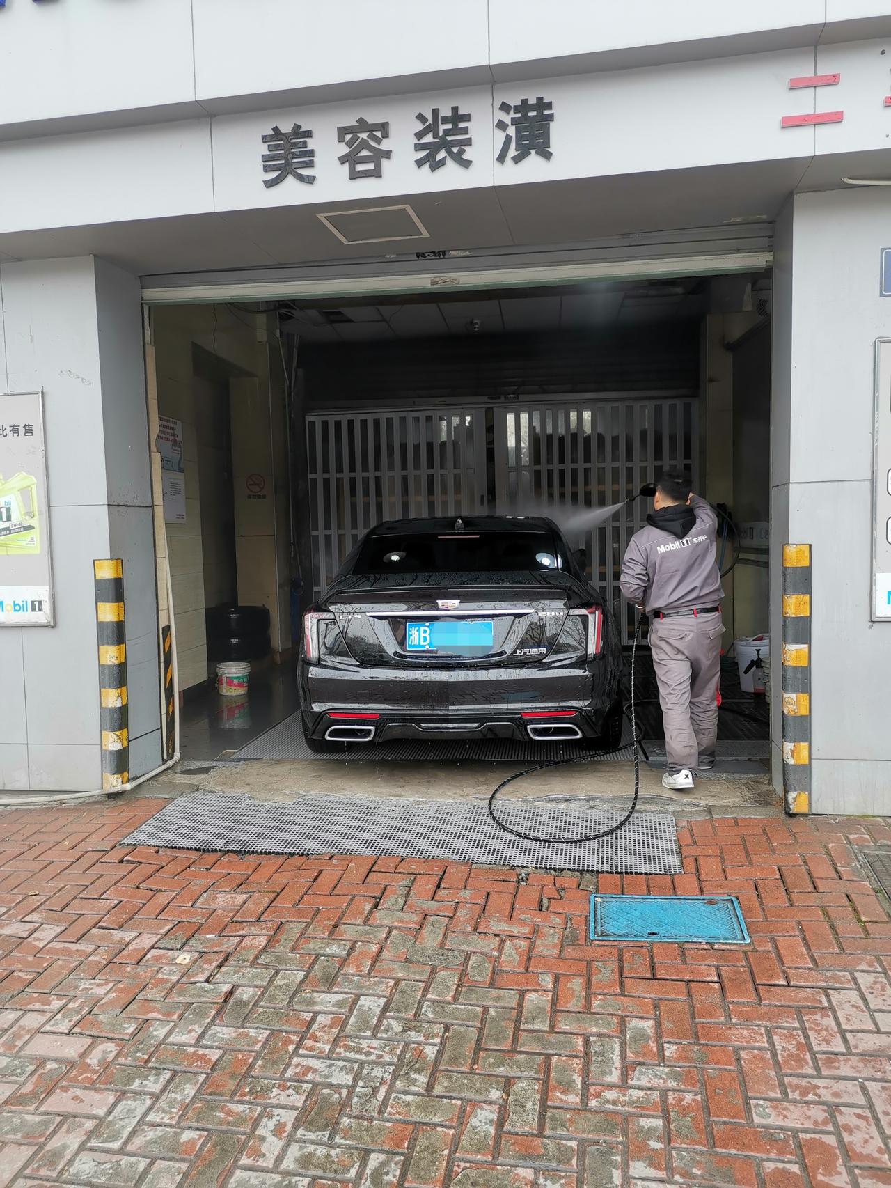 夜深人静凯迪拉克ct5组团洗浴中心洗脚城走起