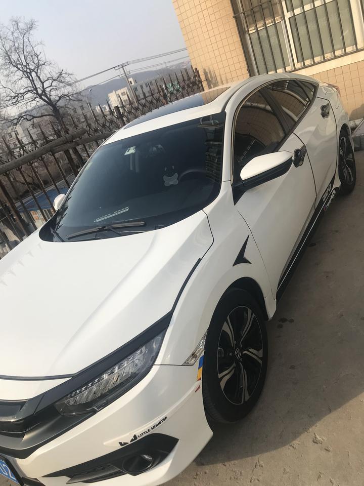 思域珍珠白,我感觉思域卖的颜色最多的就是这个颜色_思域车友圈_懂车