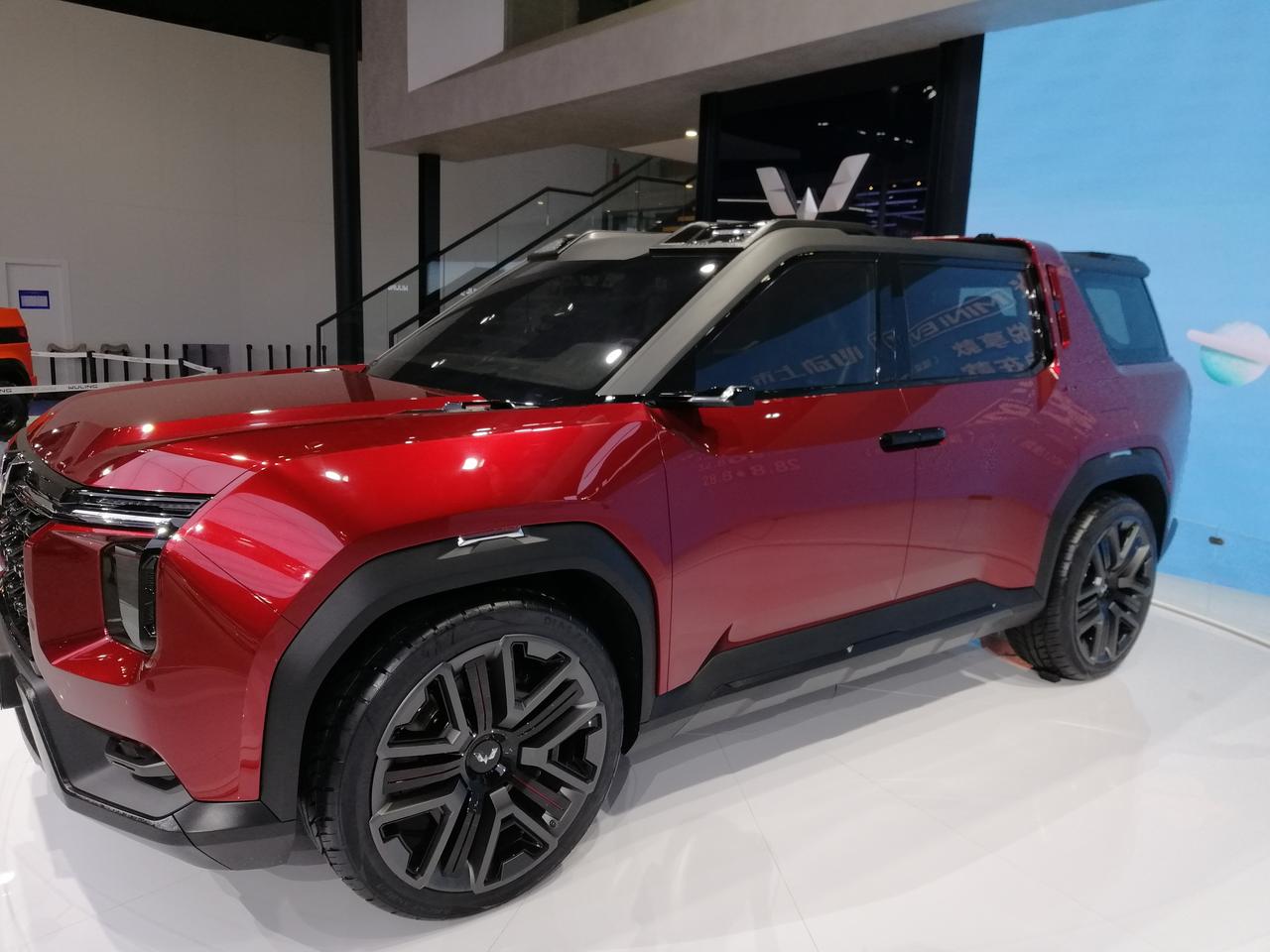 五菱的全新概念车"宏光侠"首登成都车展,外观和名字都很霸气