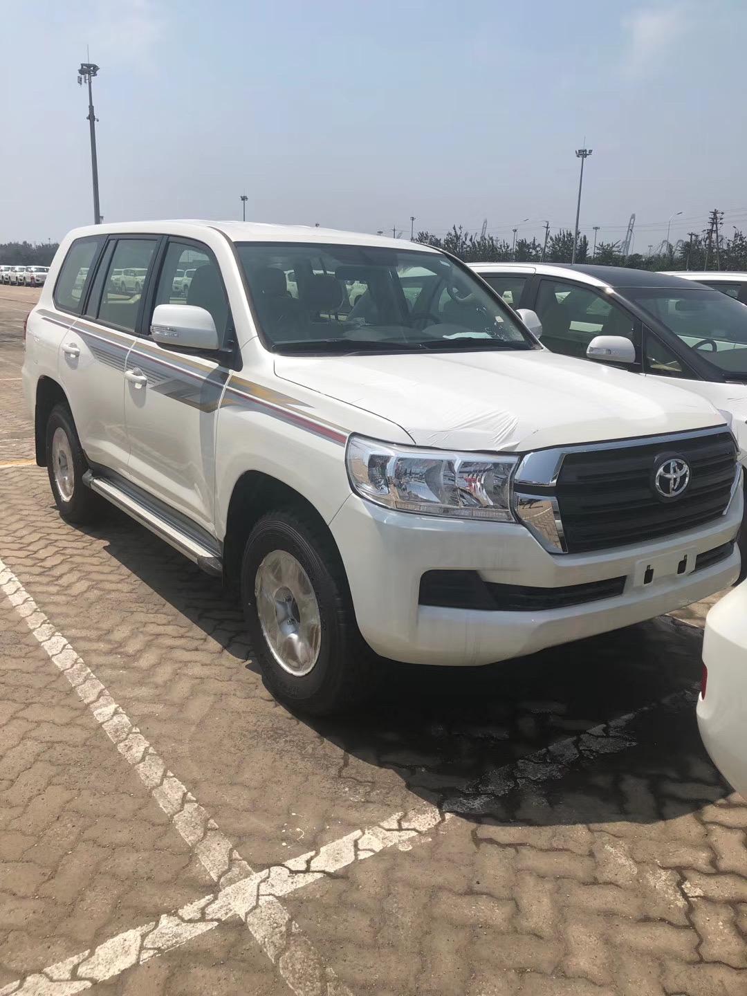 中东陆巡 最低配升级改装 5700大包围 20寸轮毂 带灯大