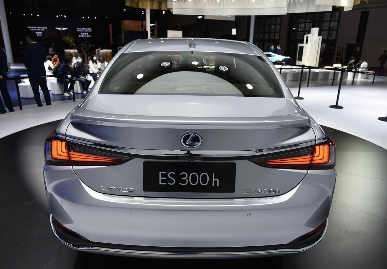2021款雷克萨斯es300h,相比老款配置有小幅提升_懂车帝