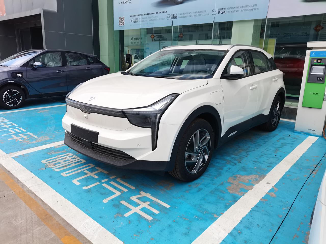 哪吒u是选白色的还是紫色的呢,你们中意哪了颜色_哪吒u车友圈_懂车帝