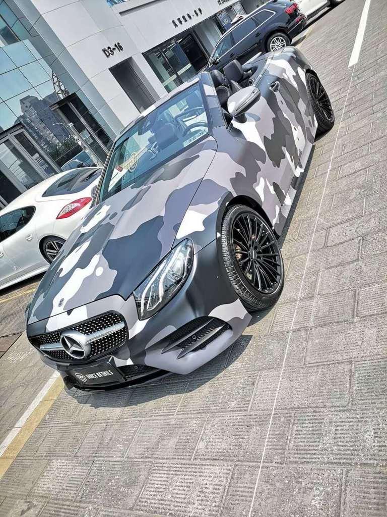 奔驰改色benetton汽车彩绘迷彩系列实车_汽车改色贴膜_懂车帝