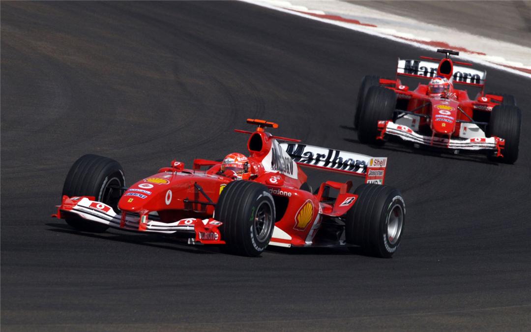 虽然现在的f1赛车越来越先进,但论综合性能和赛道成绩,法拉利f2004